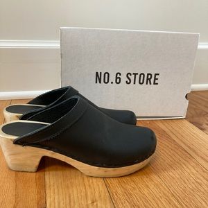 No. 6 old school clog in black